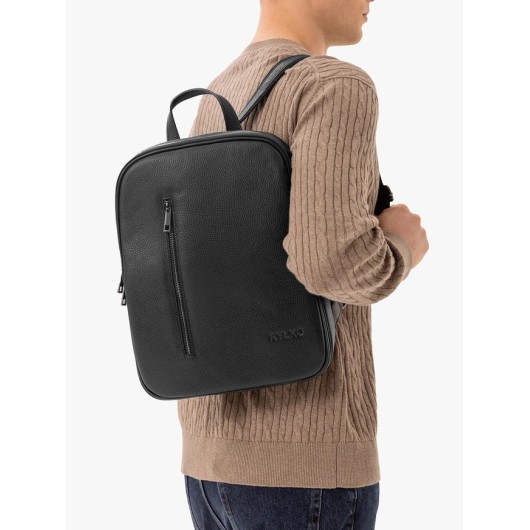 Czarny Skórzany Plecak Miejski Ryłko z Pionową Kieszenią Czarny Skórzany Plecak Miejski Ryłko z Pionową Kieszenią