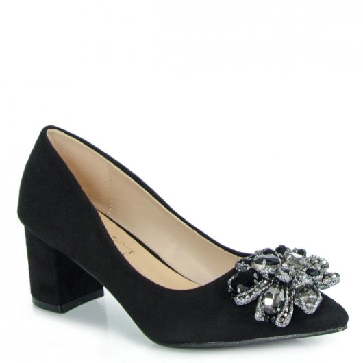 Czółenka damskie czarne Sabatina z ozdobą na cholewce