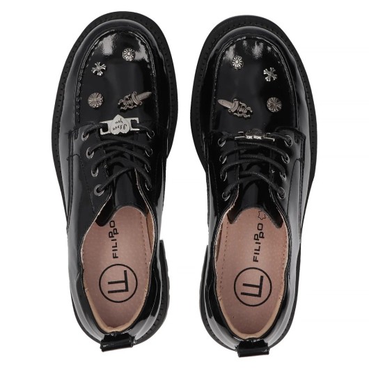 Skórzane półbuty damskie z ozdobnymi dzetamI