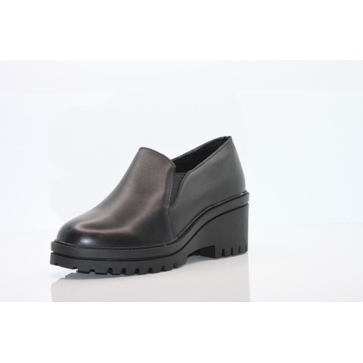 Półbuty damskie skórzane czarne na koturnie Sokolski