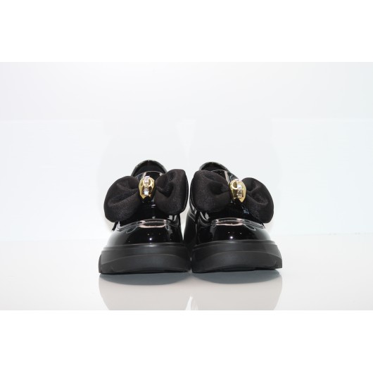 Półbuty skórzane lakierowane czarne z ozdobną kokardą Loretta Vitale