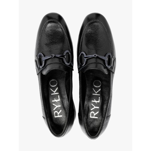 Skórzane mokasyny damskie czarne na niskim obcasie Ryłko
