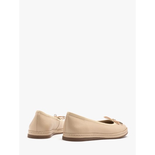 Beżowe skórzane baleriny damskie Ryłko