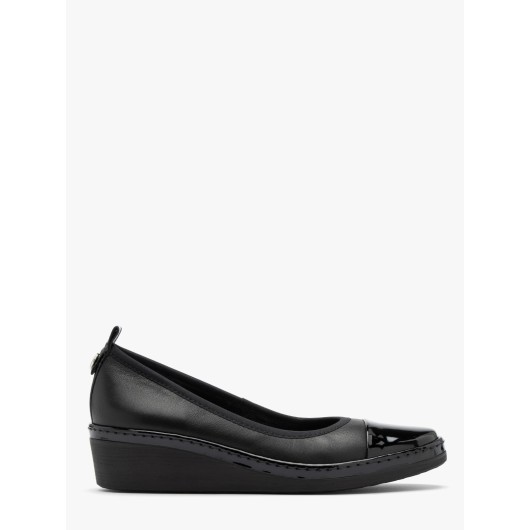 Skórzan czółenka damskie czarne z lakierowanym noskiem Ryłko