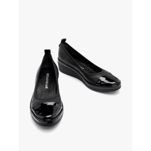 Skórzan czółenka damskie czarne z lakierowanym noskiem Ryłko