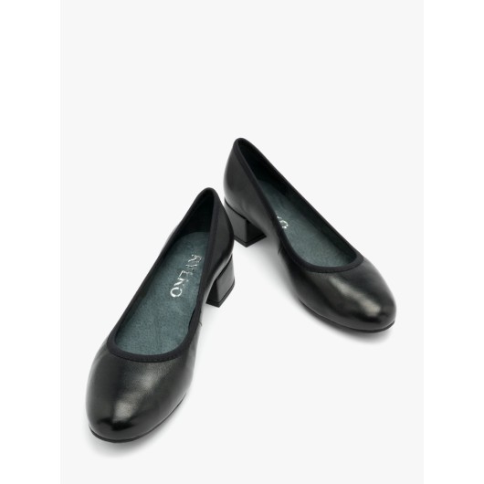 Skórzane czarne czółenka damskie na niskim obcasie Ryłko