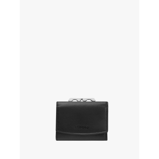 Czarny portfel skórzany damski z ozdobnym zapięciem