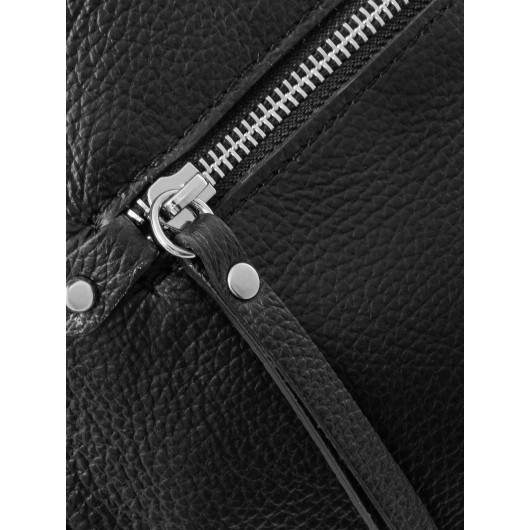 Czarna skórzana listonoszka średniej wielkości na pasku z logotypem Ryłko