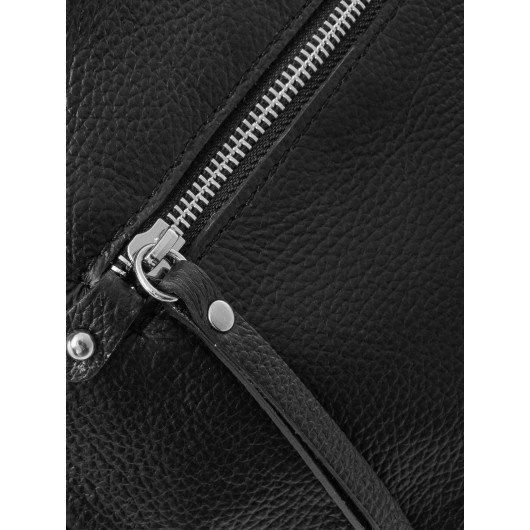 Czarna skórzana listonoszka średniej wielkości na pasku z logotypem Ryłko