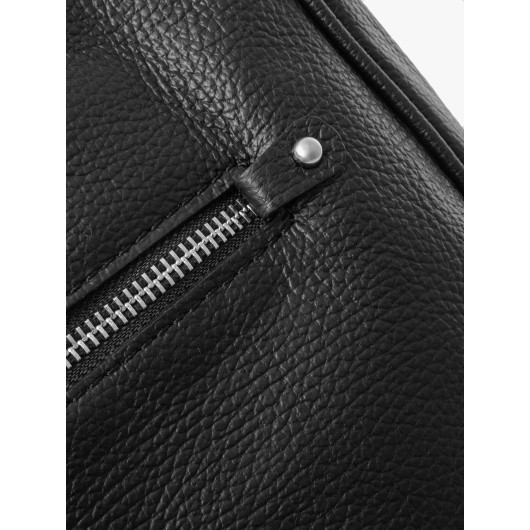 Czarna skórzana listonoszka średniej wielkości na pasku z logotypem Ryłko