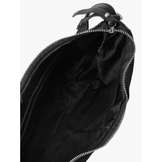 Czarna skórzana listonoszka średniej wielkości na pasku z logotypem Ryłko