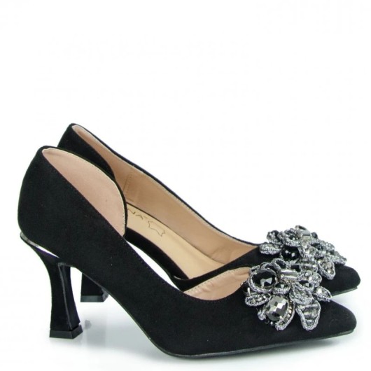 Czarne czółenka damskie z ozdobą Sabatina