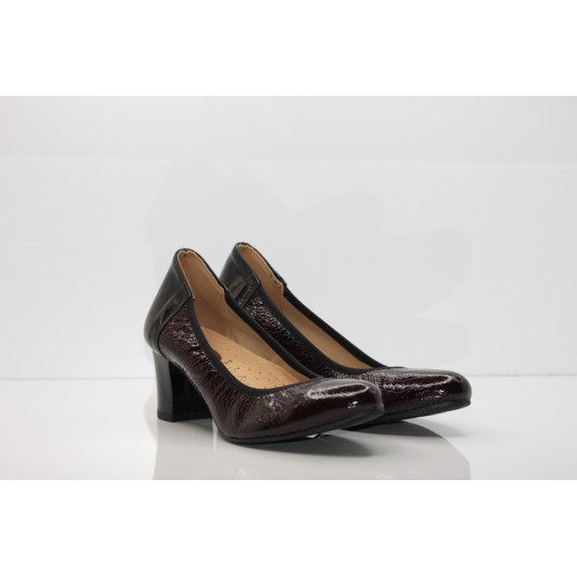 Czółenka skórzane lakierowane bordowe na słupku Jaromin