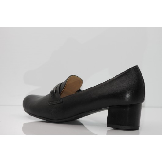 Półbuty skórzane damskie w kolorze czarnym na obcasie typu klocek Jaromin