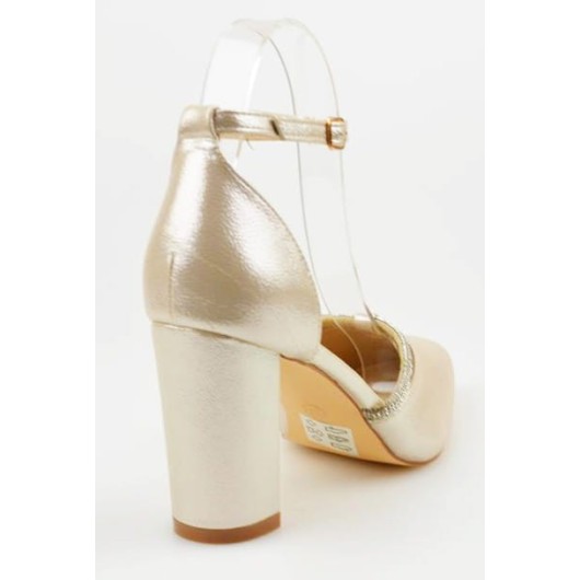 Czółenka damskie na słupku wizytowe złote Sabatina