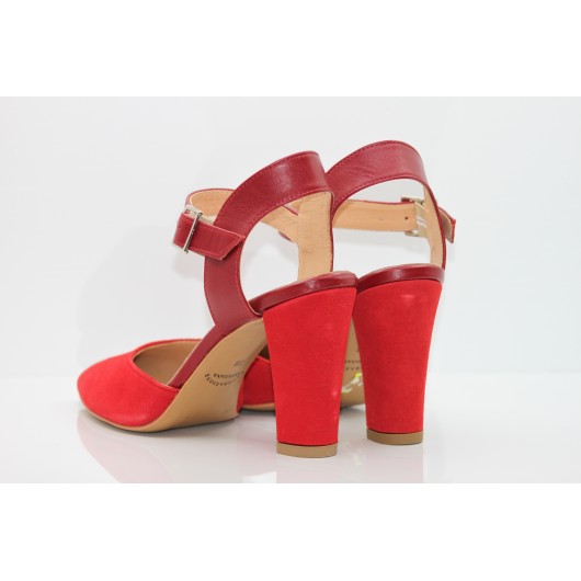 Zamszowe czerwone sandałki damskie na słupku