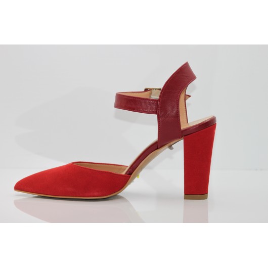 Zamszowe czerwone sandałki damskie na słupku