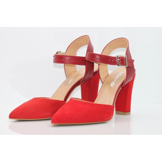 Zamszowe czerwone sandałki damskie na słupku