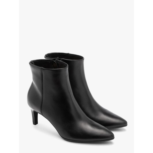 Czarne botki skórzane Ryłko na szpilce z noskiem w szpic