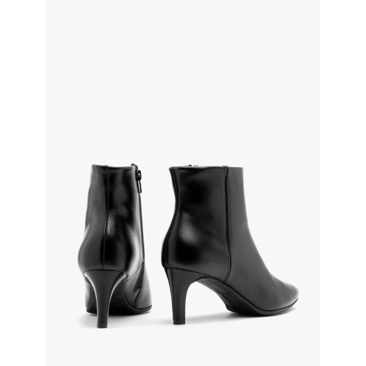Czarne botki skórzane Ryłko na szpilce z noskiem w szpic