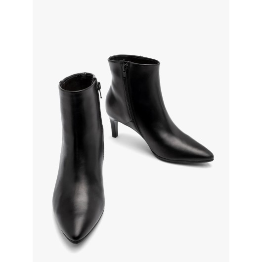 Czarne botki skórzane Ryłko na szpilce z noskiem w szpic