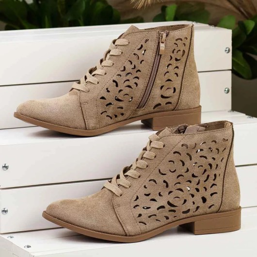 Beżowe zamszowe botki damskie M.Daszyński