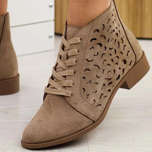 Beżowe zamszowe botki damskie M.Daszyński