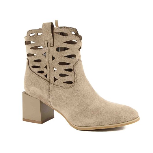Beżowe botki damskie zamszowe M.Daszyński