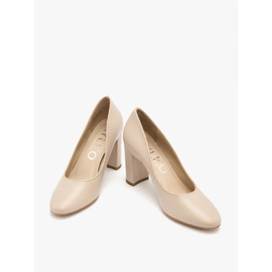 Czółenka skórzane Ryłko na słupku w kolorze beżowym