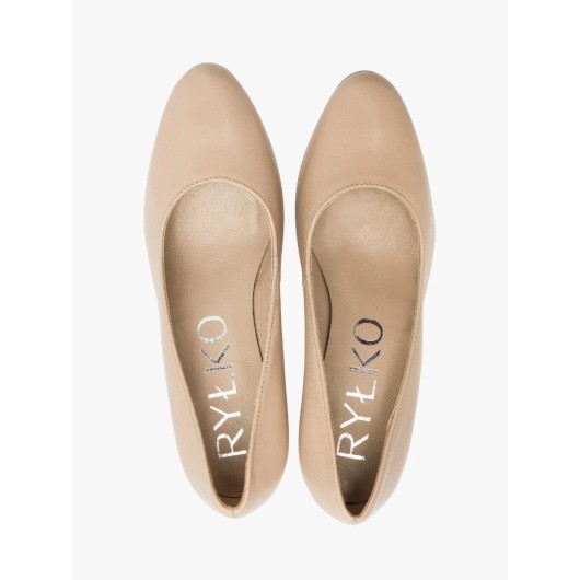 Beżowe czółenka Ryłko na słupku
