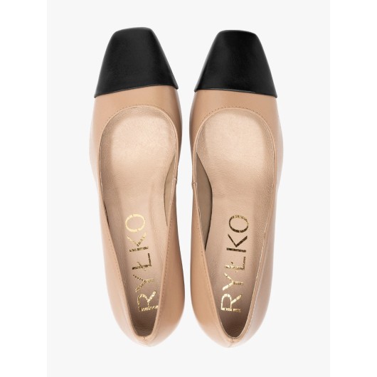 Beżowe czółenka skórzane Ryłko z czarnym noskiem na słupkowym obcasie