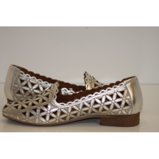 Mokasyny damskie srebrne skórzane ażurowe
