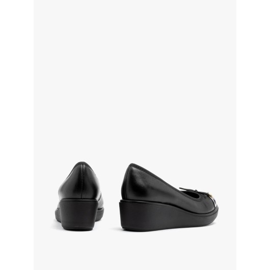 Czarne skórzane czółenka na niskiej platformie