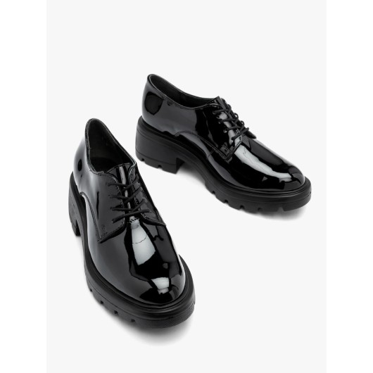 Lakierowane skórzane półbuty Ryłko na masywnym spodzie