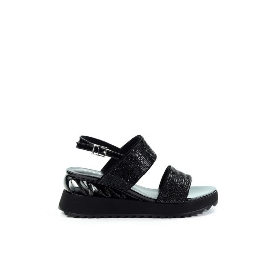 Damskie sandały czarne na koturnie GOE RR2N4255