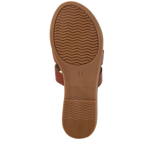 Klapki skórzane brązowe płaskie Marco Tozzi 2-27108-44