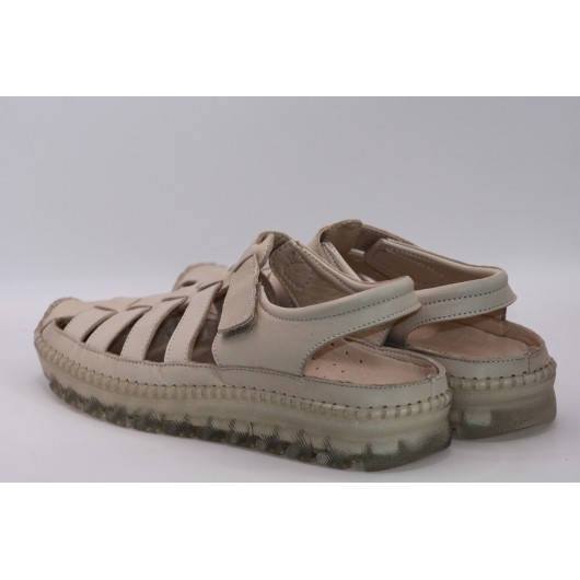 Sandałki kryte beżowe skórzane Loretta Vitale Es/106