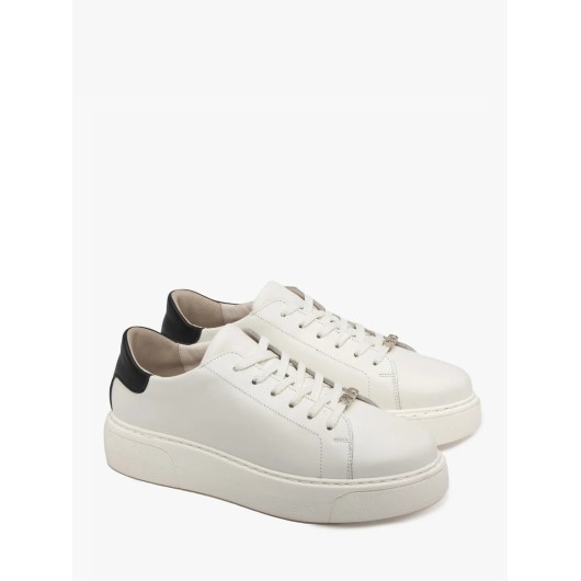 Białe półbuty sportowe Ryłko z kontrastową czarną piętą