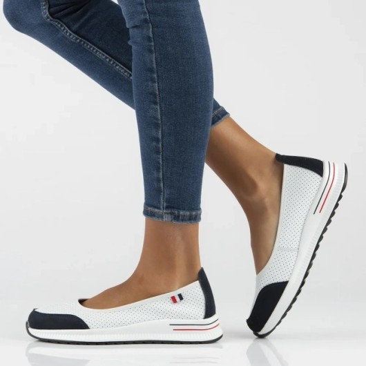 Skórzane półbuty na platformie Filippo  biało-granatowe