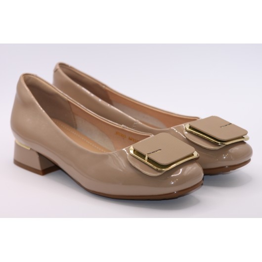 Czółenka damskie beżowe Loretta Vitale beżowe z ozdobą