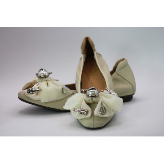 Loretta Vitale  Balerina skórzana beżowa z piękną ozdobą