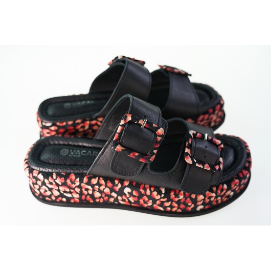 Klapki czarne skórzane z motywem kwiatowym Vacarro