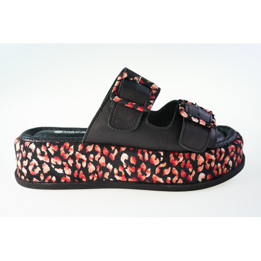 Klapki czarne skórzane z motywem kwiatowym Vacarro