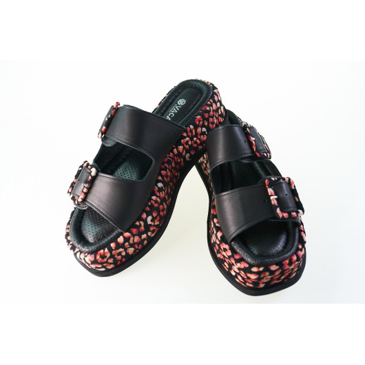 Klapki czarne skórzane z motywem kwiatowym Vacarro