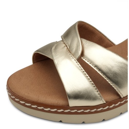 Sandałki skórzane Marco Tozzi 2-28722-44 na koturnie