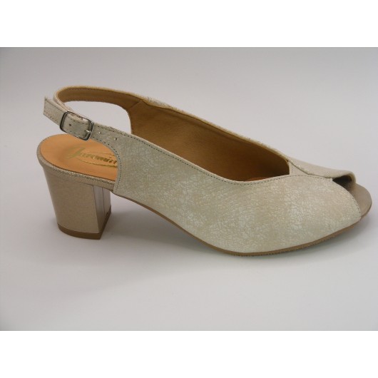 Sandałki damskie skórzane beżowe Jaromin na słupku