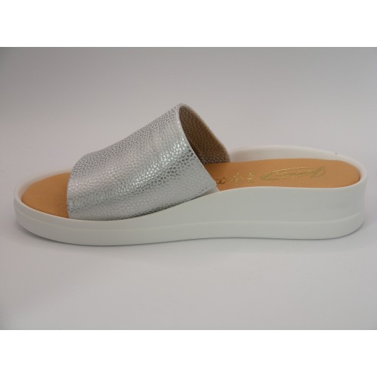 Klapki damskie skórzane wygodne Jaromin srebrne