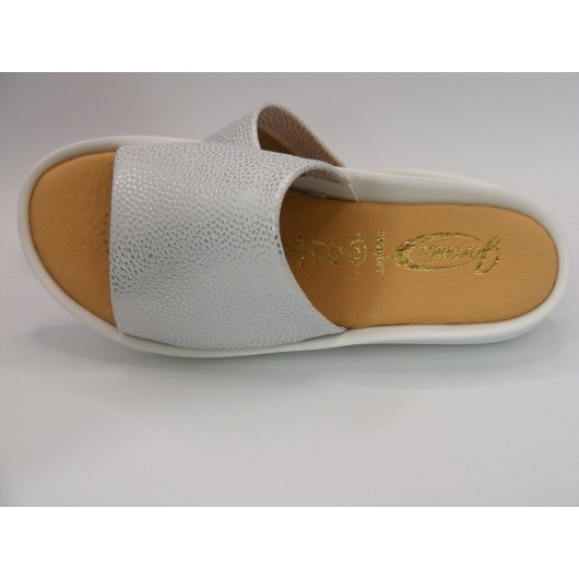 Klapki damskie skórzane wygodne Jaromin srebrne