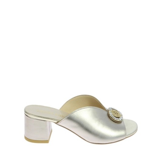 Złote klapki na klocku z ozdobą Laura Messi2714