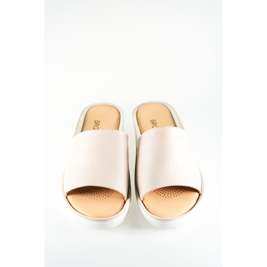 Modny i wygodny Klapek Brodacz54514 capucino